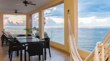 تناول الطعام بالخارج