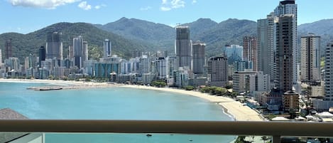 Superior-Vierbettzimmer, 2 Doppelbetten, Balkon, Meerblick | Blick vom Balkon