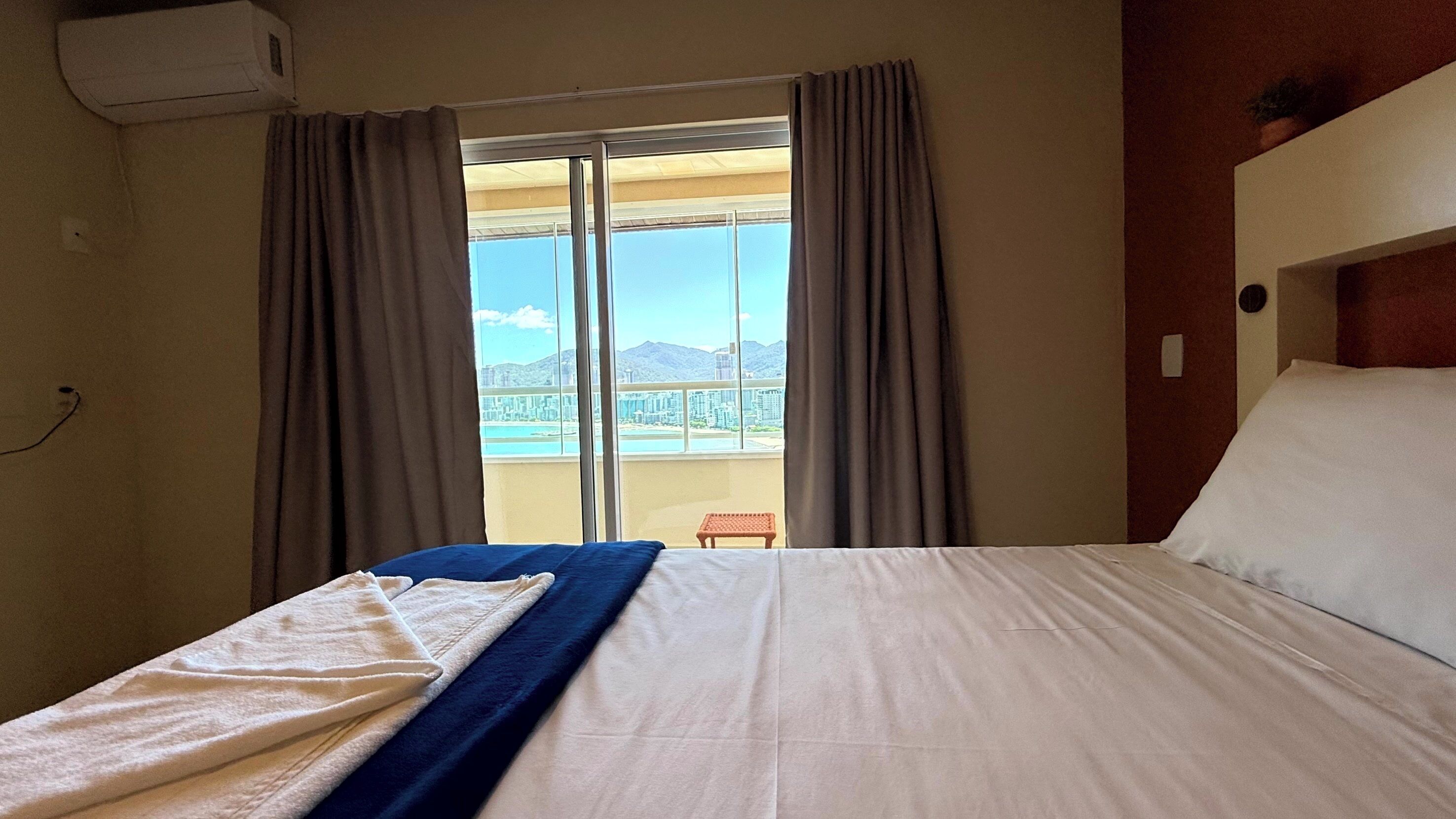 Habitación doble superior, 1 cama matrimonial, balcón, vista al océano | Minibar, escritorio, espacio para trabajar con laptop y wifi gratis 