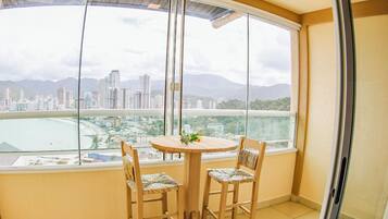 Laptop workspace, free WiFi