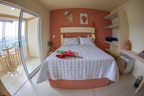 Habitació quàdruple superior, balcó, vistes a la platja | Minibar, espai de treball apte per a portàtils i wifi gratuïta