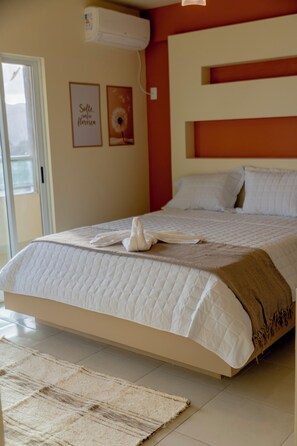 Deluxe Suite, Beach View | Minibar, laptop workspace, free WiFi, bed sheets - Oasis do Mar Hotel (Itapema)