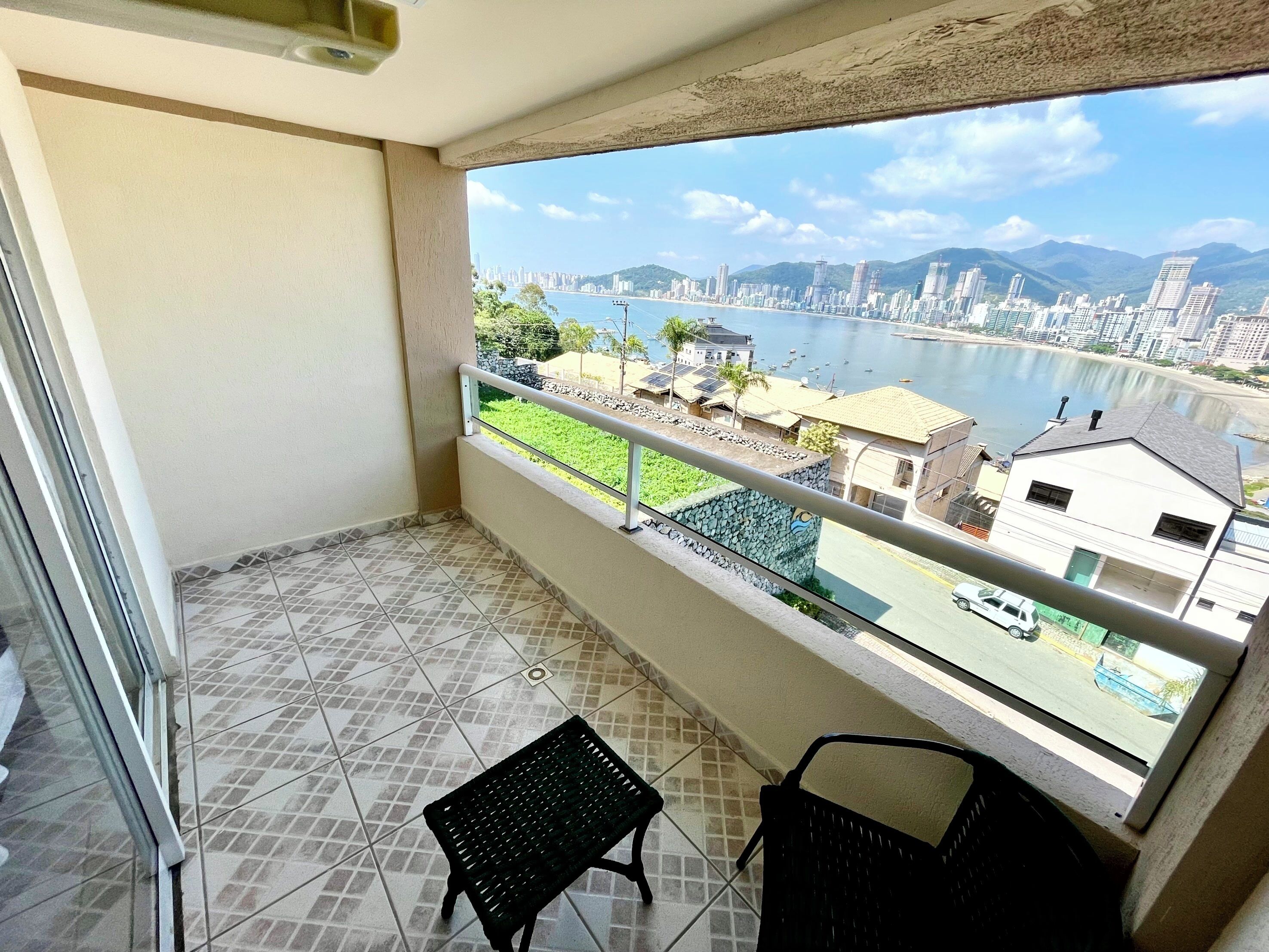 Quarto triplo superior, 3 camas de solteiro, sacada, vista para o oceano | Vista da sacada