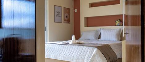 Deluxe Suite, Beach View | Laptop workspace, free WiFi