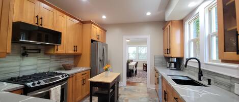 Mikrowelle, Ofen, Geschirrspüler