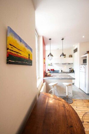 Kühlschrank, Mikrowelle, Ofen, Geschirrspüler