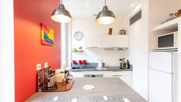 Frigorifero, microonde, forno, lavastoviglie