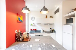 Fridge, microwave, oven, dishwasher