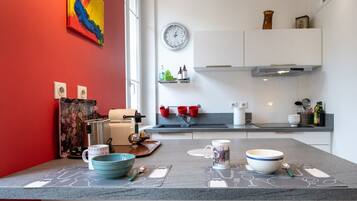 Kühlschrank, Mikrowelle, Ofen, Geschirrspüler