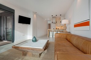 TV - Vacation Apartment 'Obsidian San Juan Beach View' with Sea View, Balcony and Wi-Fi (Guía de Isora)