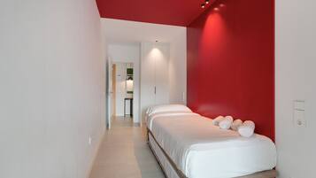 2 habitaciones, tabla de planchar con plancha, wifi y ropa de cama