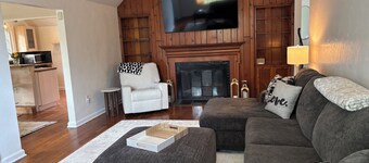 Location , Location , Location ! Minutes to downtown and everything Pittsburgh !