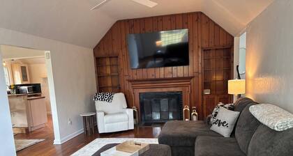 Location , Location , Location ! Minutes to downtown and everything Pittsburgh !