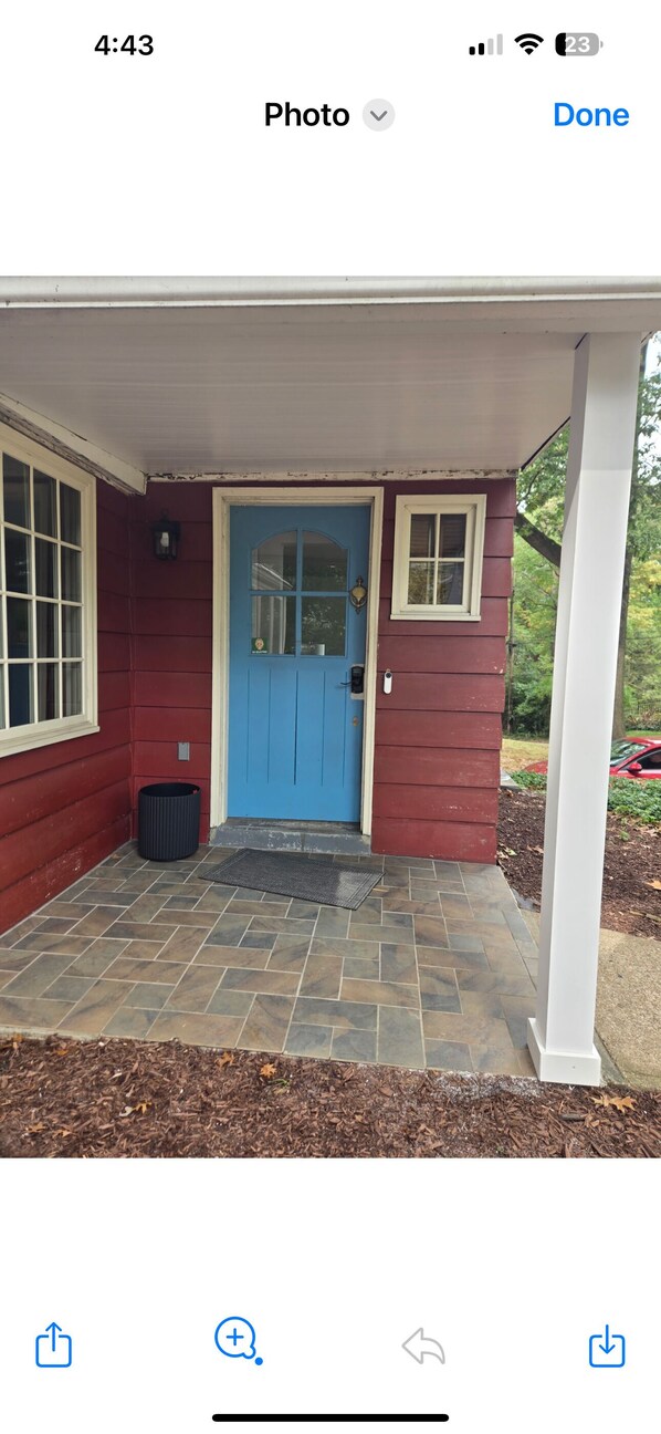 Exterior detail - Location , Location , Location ! Minutes to downtown and everything Pittsburgh ! (Pittsburgh)