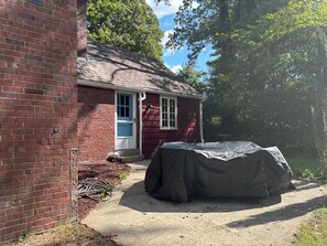 Outdoor spa tub - Location , Location , Location ! Minutes to downtown and everything Pittsburgh ! (Pittsburgh)