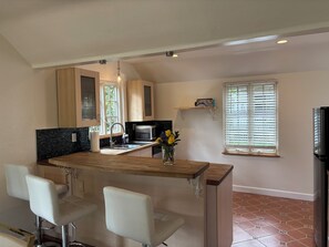 電子レンジ、オーブン、コンロ、食器洗い機