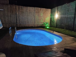 2 piscinas al aire libre, sombrillas, sillones reclinables de piscina