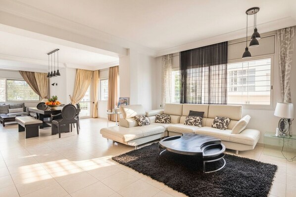 TV - Luxury Duplex – Hay Riad – Designer (Rabat)