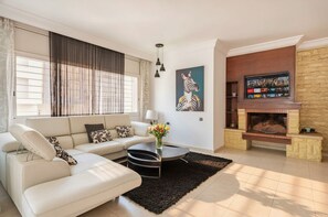 TV - Luxury Duplex – Hay Riad – Designer (Rabat)