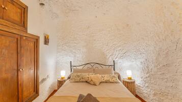 2 slaapkamers, een strijkplank/strijkijzer, wifi, beddengoed