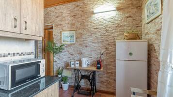 Een koelkast, een magnetron, een kookplaat