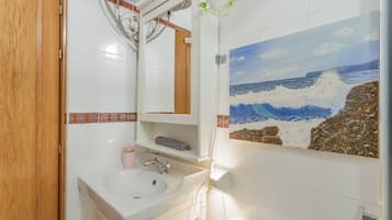 Dusch, hårtork och handdukar