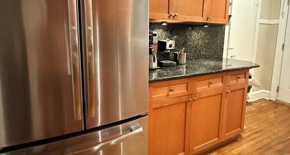 Superb, 2-bedroom condo in a charming neighborhood with AC in Chicago.