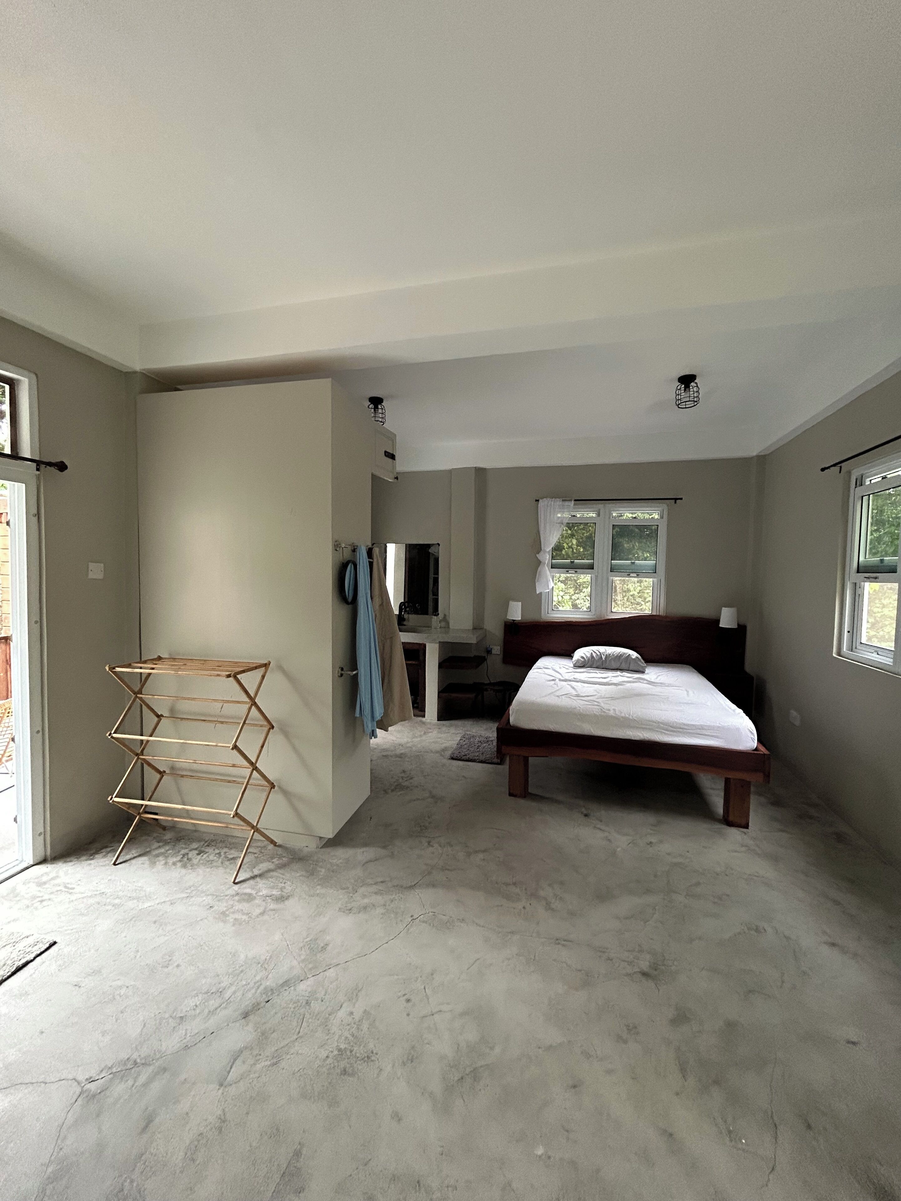 3 makuuhuonetta, työpöytä, silitysrauta/-lauta, ilmainen Wi-Fi