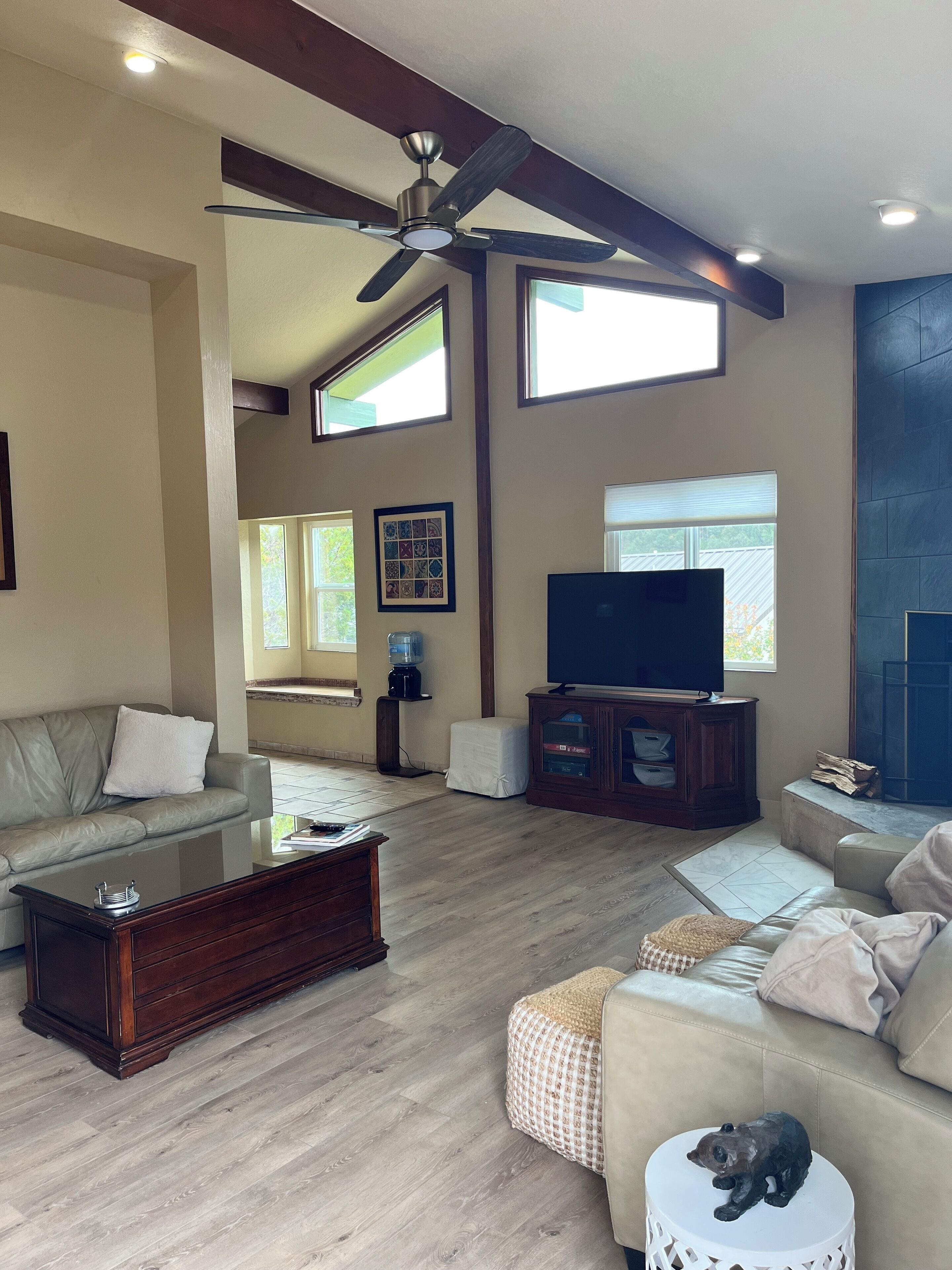 Smart-tv, videospil, bordfodbold, bordtennisbord