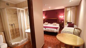 Basic Triple Room, City View | Desk, laptop workspace, blackout drapes, soundproofing