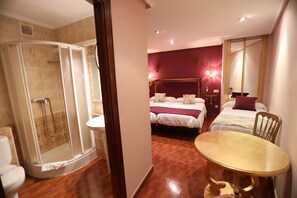 Basic Triple Room, City View | Desk, laptop workspace, blackout curtains, soundproofing