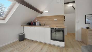 Fridge, microwave, oven, coffee/tea maker
