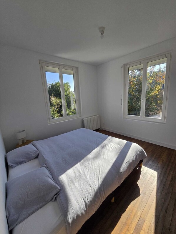 3 bedrooms, iron/ironing board, free WiFi, bed sheets