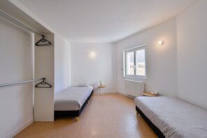 3 habitaciones, tabla de planchar con plancha y wifi gratis 