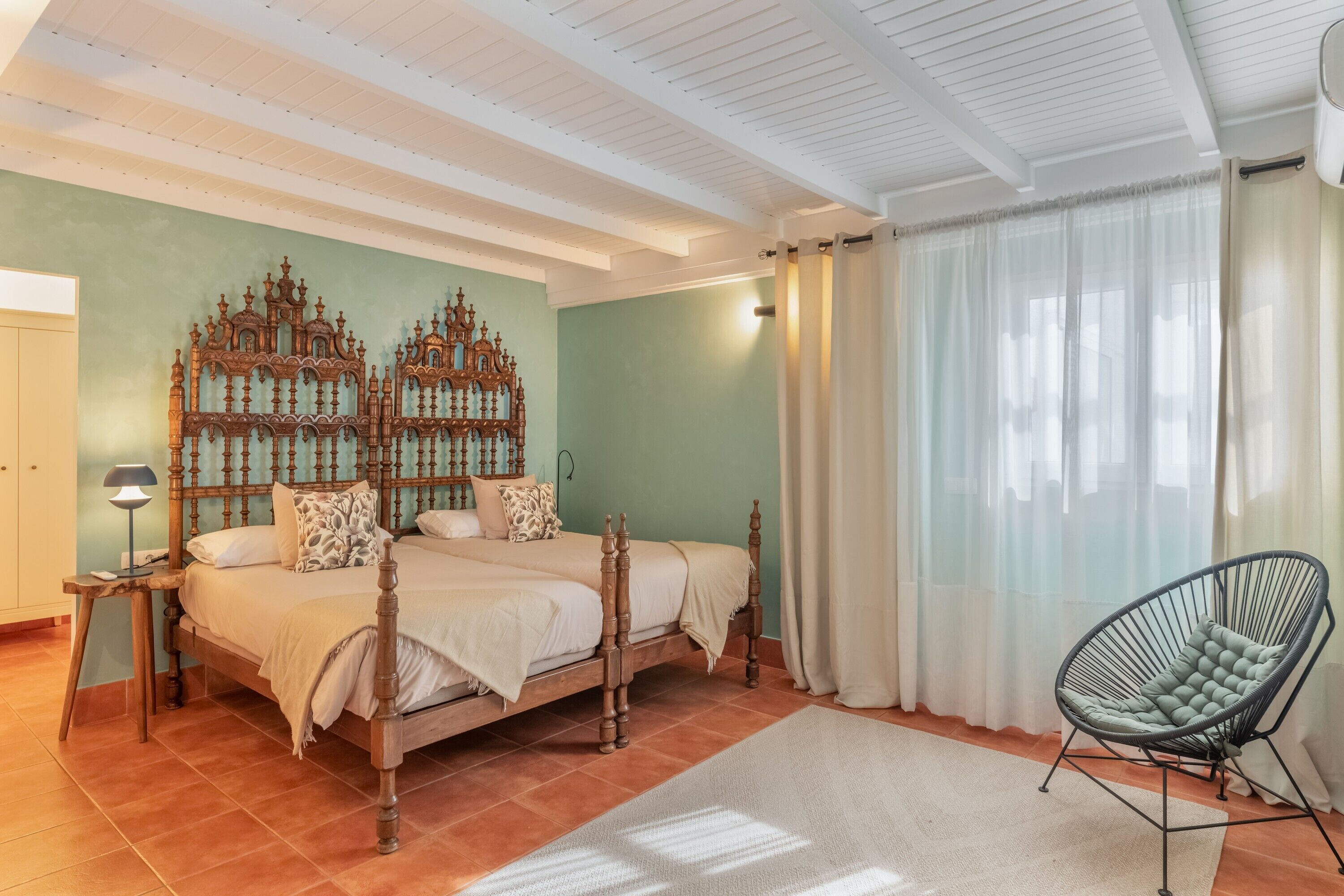 5 slaapkamers, een strijkplank/strijkijzer, wifi, beddengoed