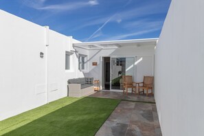 Terrace/patio - Holiday Villa 'The Suite' with Private Pool, Wi-Fi, and Air Conditioning (Playa Blanca)