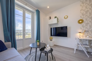 Télévision, chaîne hi-fi