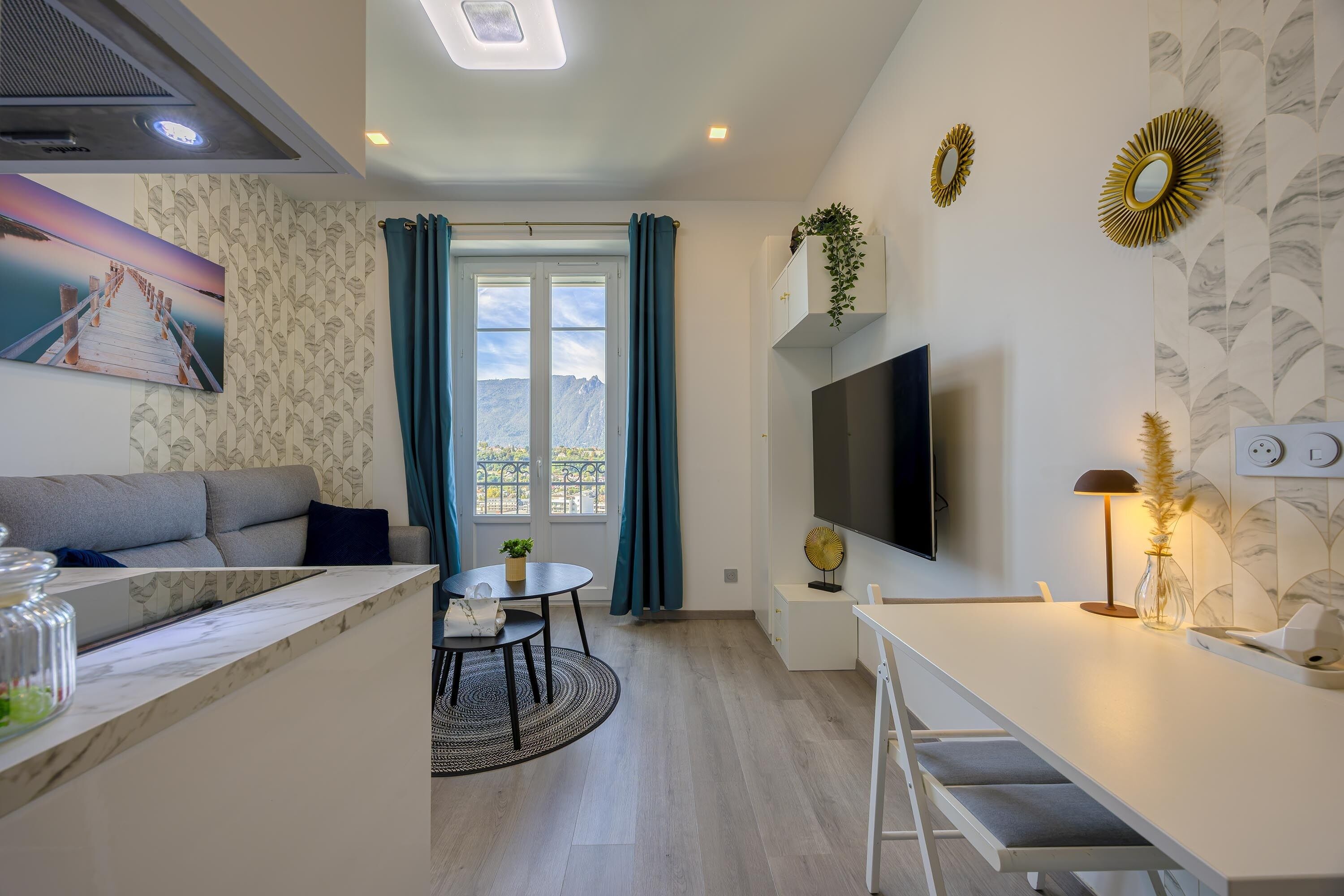 Télévision, chaîne hi-fi