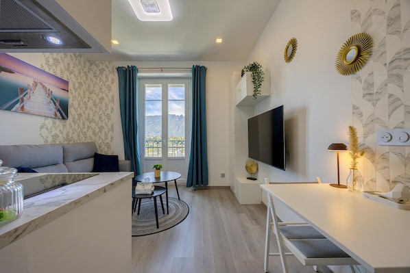 Télévision, chaîne hi-fi