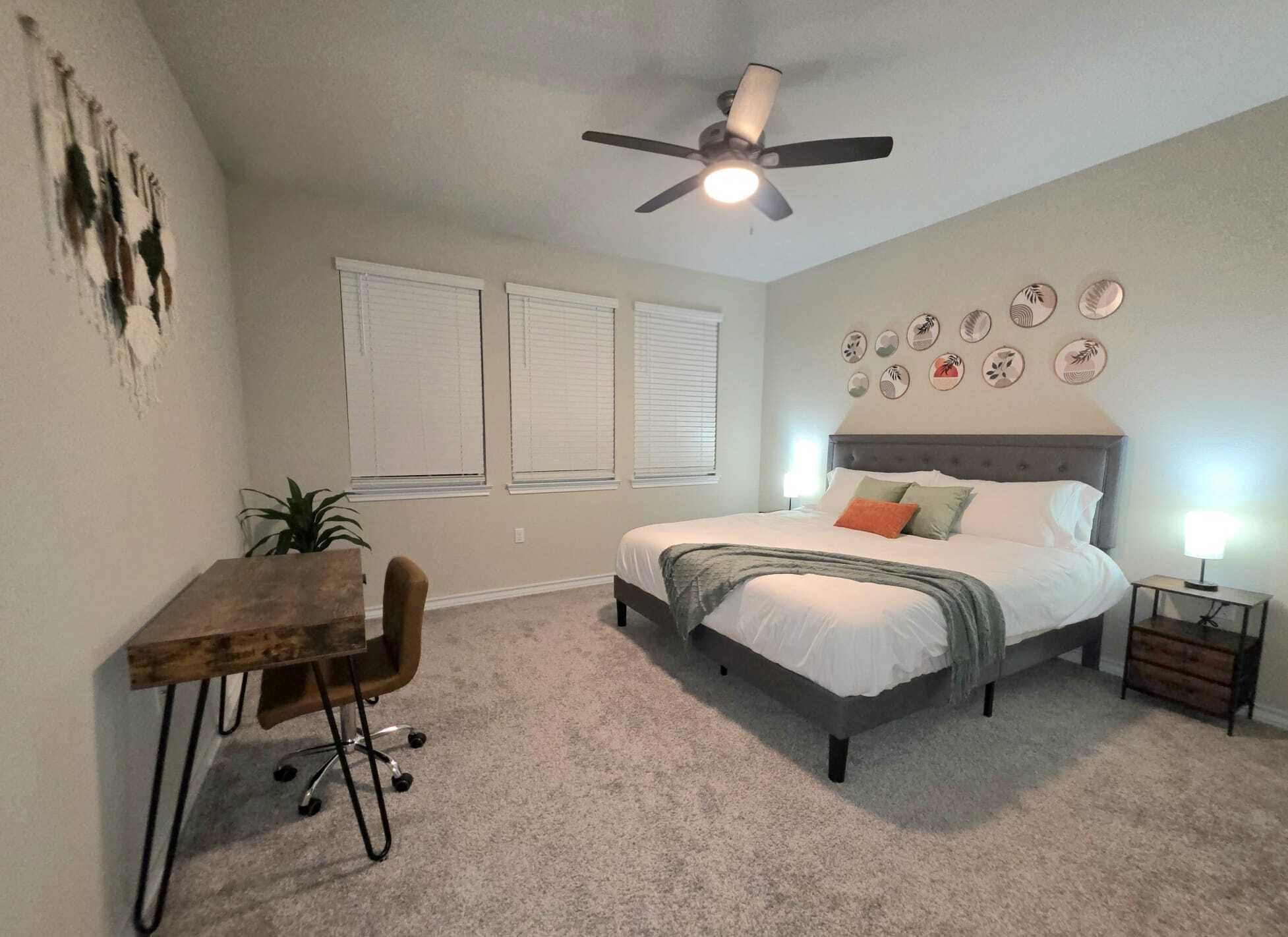 3 bedrooms, iron/ironing board, internet, bed sheets