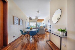 Huoneisto, 2 makuuhuonetta, parveke | Ruokasali