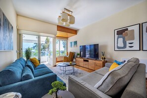 Apartment, 2 Bedrooms, Balcony | Living room
