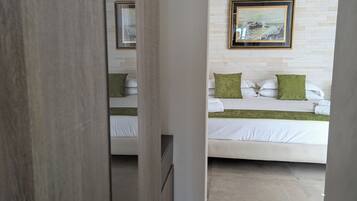 Deluxe Double or Twin Room, Sea View | Soundproofing, free WiFi, wheelchair access