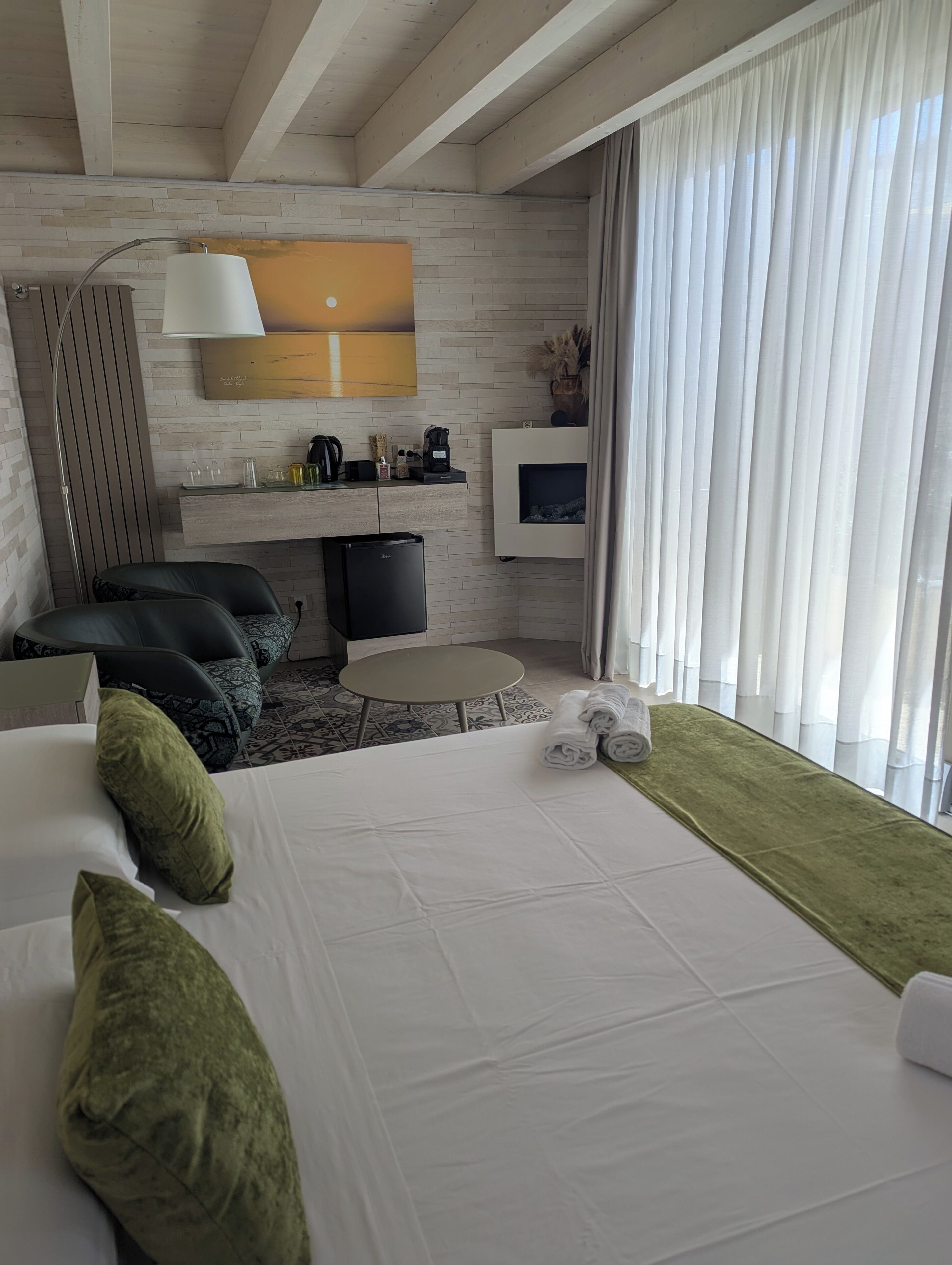 Sistema de insonorización, wifi gratis y acceso para silla de ruedas 