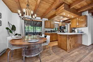 Dining - Woodland Retreat | 30+ Day Pocono Stay (Lake Ariel)