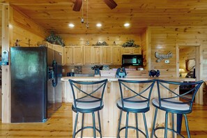 冰箱、微波炉、烤箱、炉灶