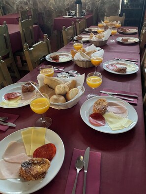 Desayuno continental incluido todos los días