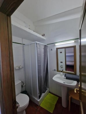 Classic Twin Room, Mountain View | Bathroom | Towels, toilet paper - hotel rural juncalillo (Juncalillo)