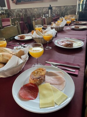 Free daily continental breakfast - hotel rural juncalillo (Juncalillo)