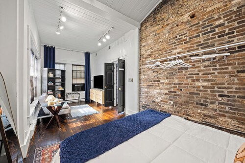 Historic Indigo House - Steps from Rupp Arena